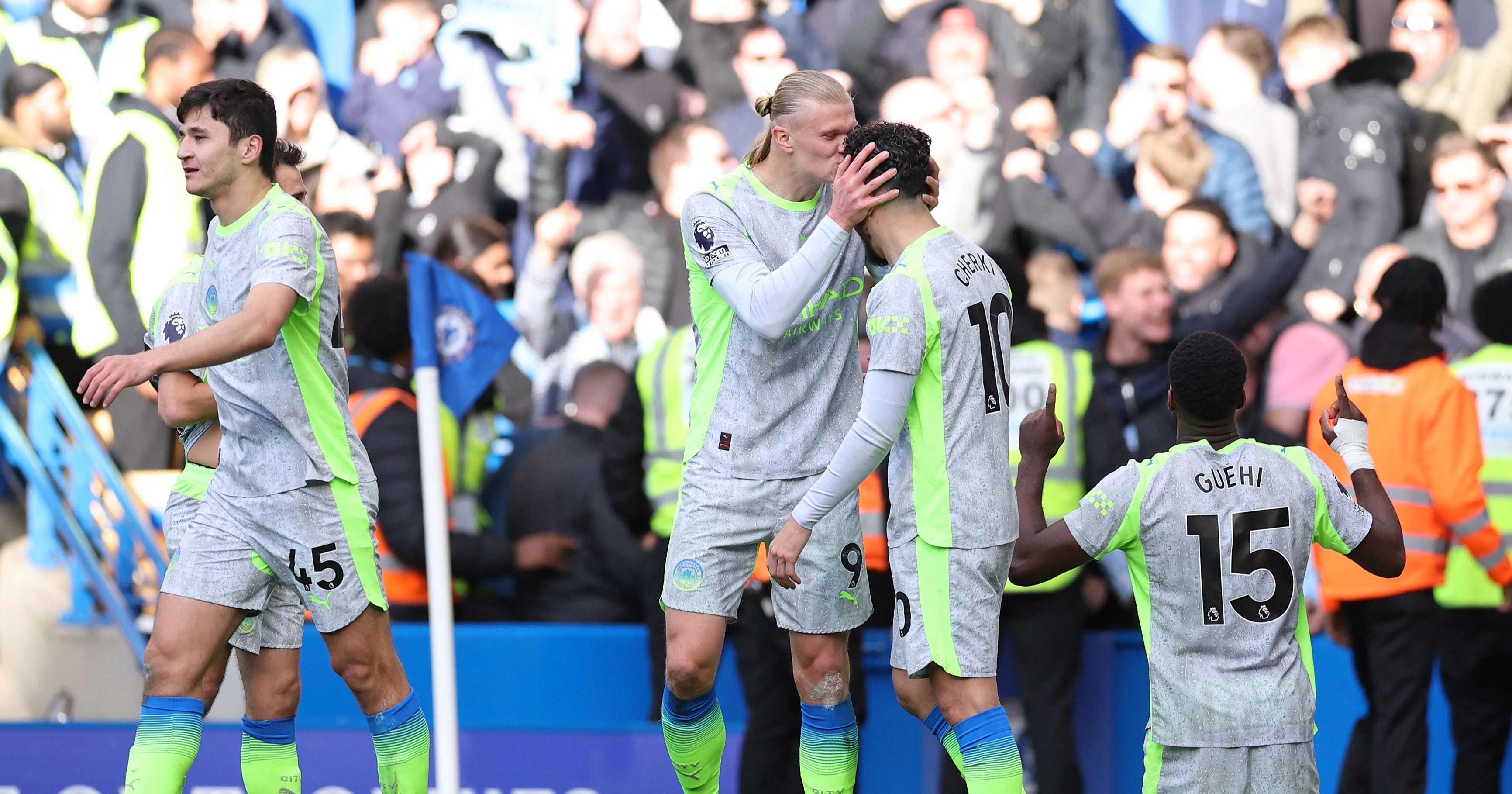 Derrotas clave encienden la lucha por el título y el descenso en la Premier League 