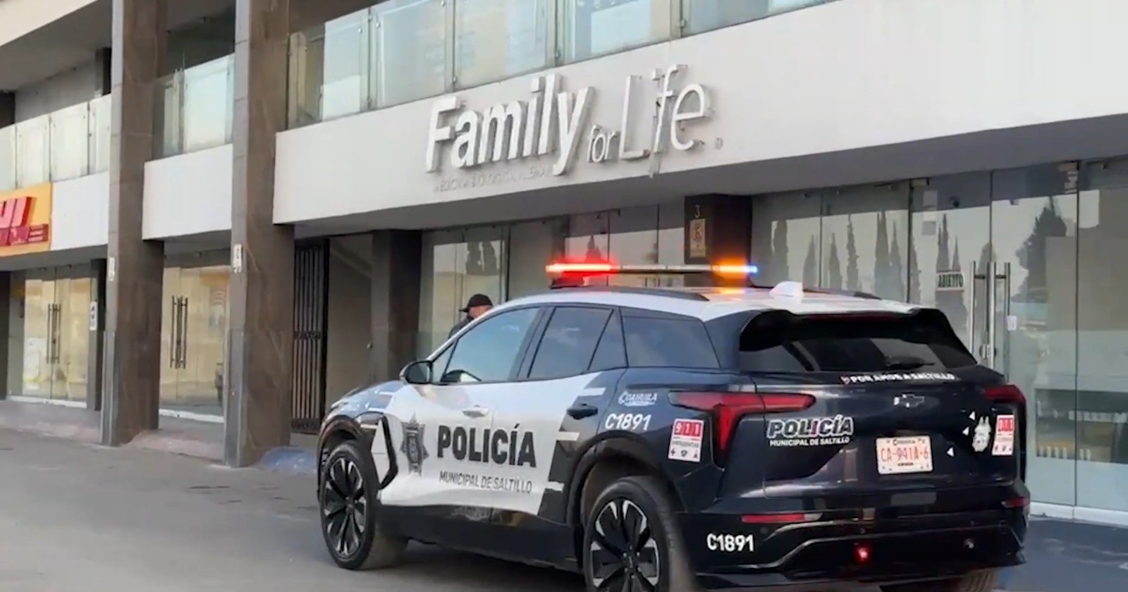 Hombre muere mientras recibía atención médica en Saltillo