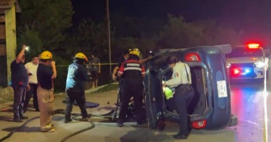 Dos mujeres resultan lesionadas tras volcadura en Piedras Negras