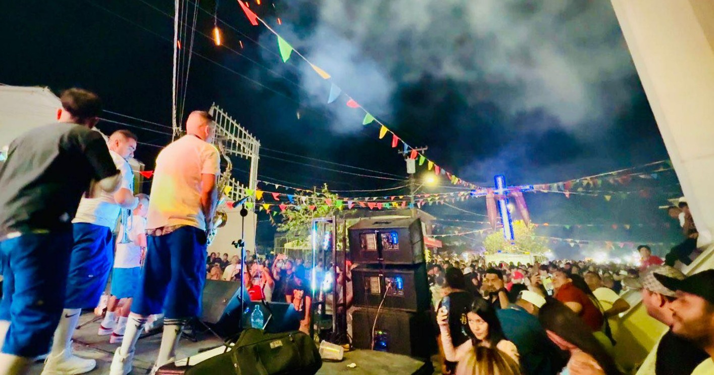 Fiesta de la Santa Cruz llena el cerro con música y seguridad en Torreón