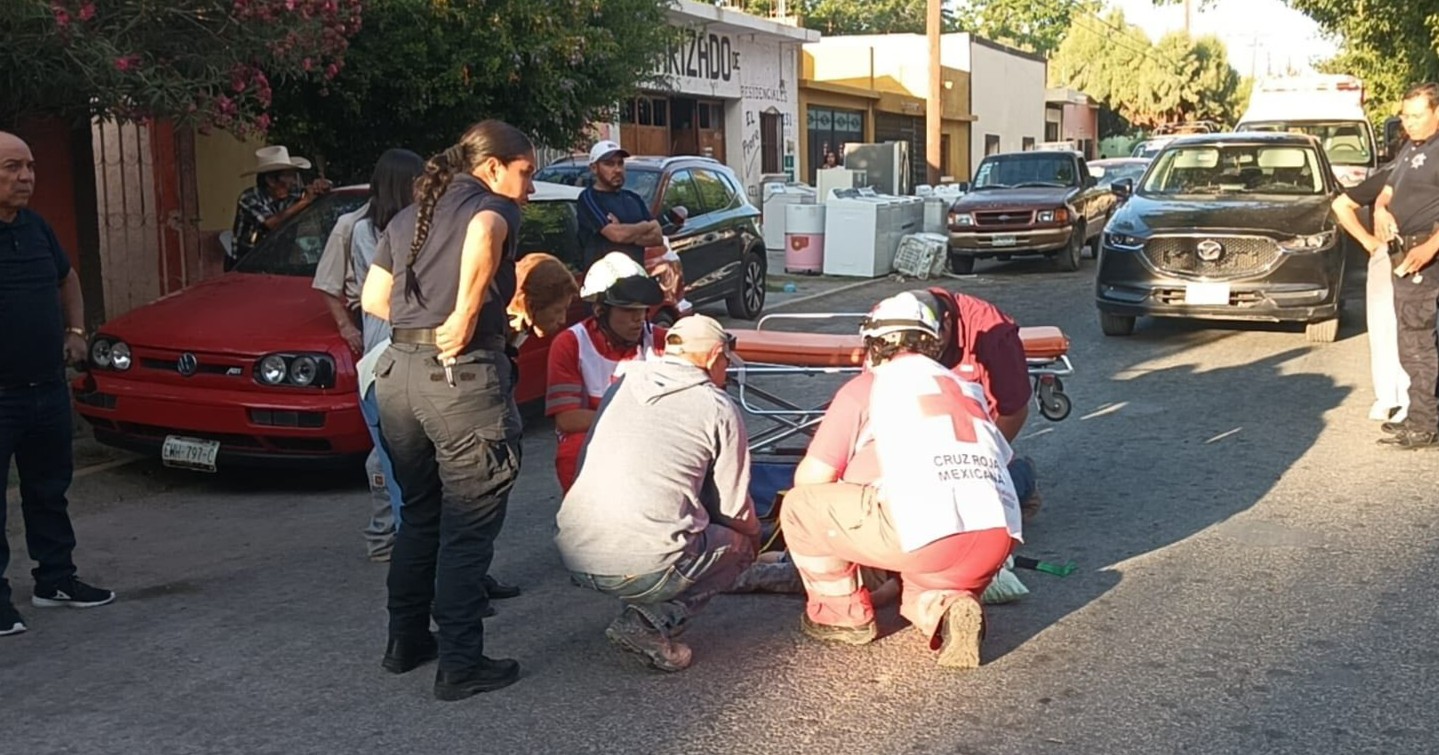 Menor es impactado por una camioneta en Parras