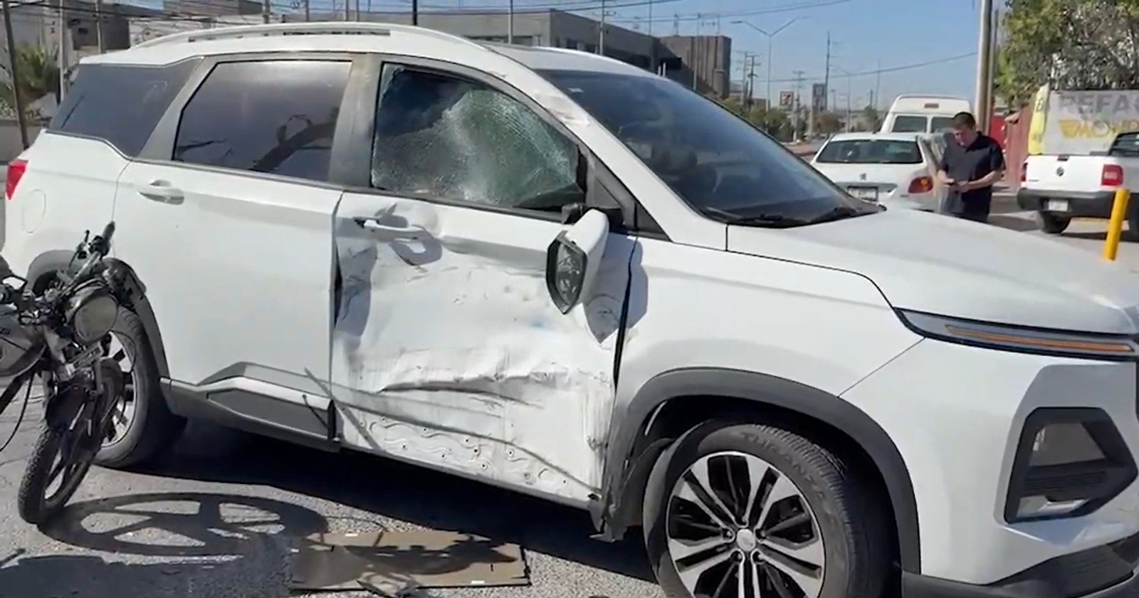 Fuerte choque deja a padre e hijo lesionados