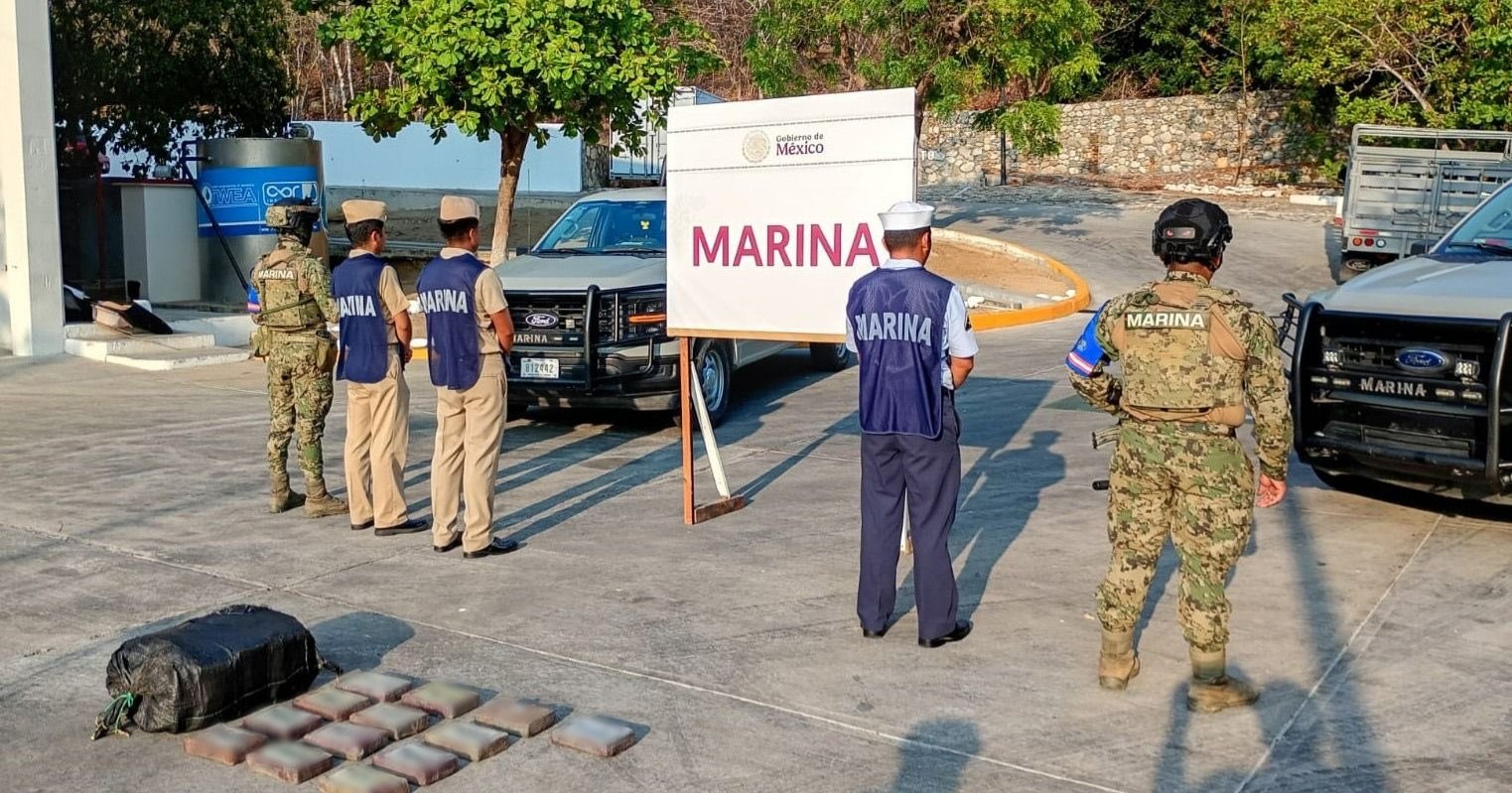 Marina asegura carga de presunta cocaína en aguas de Oaxaca