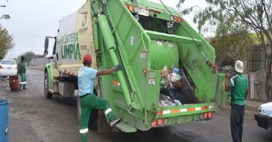 Recolector daña contenedor de basura en Piedras Negras y desata queja vecinal