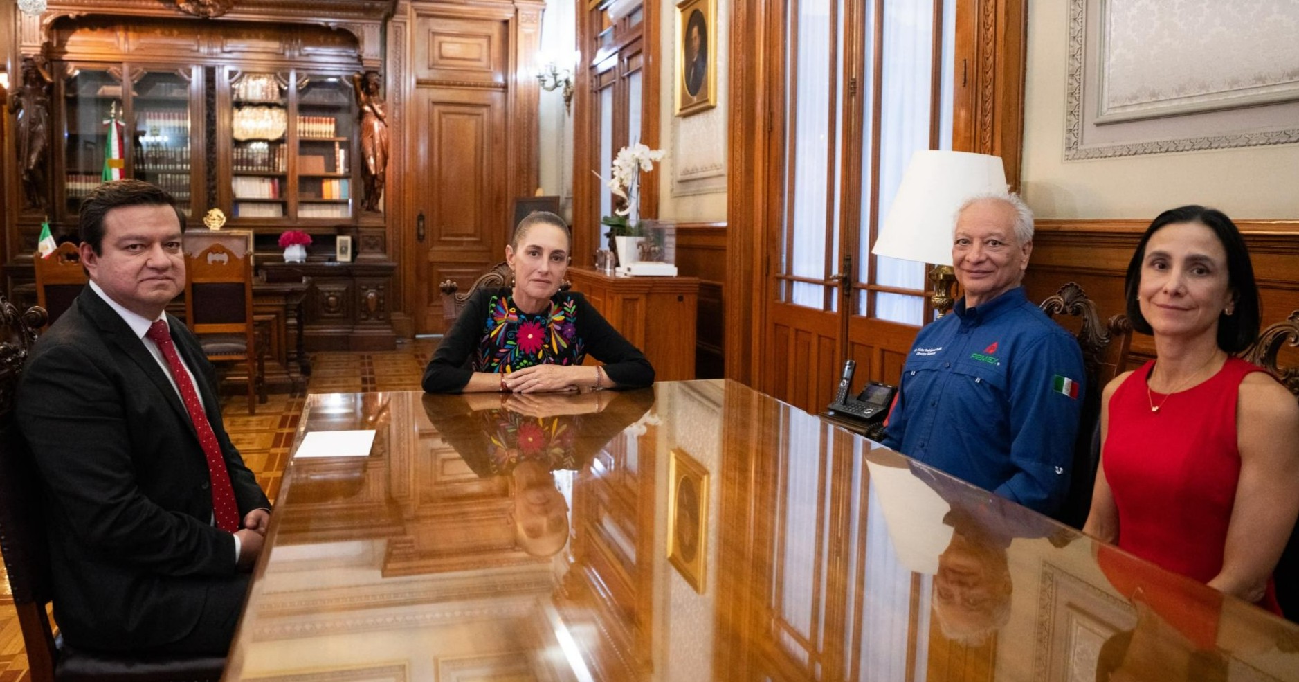Presidenta Sheinbaum anuncia cambio en la dirección de Pemex