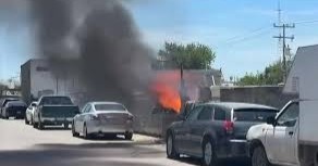 Bomberos atienden fuerte incendio en la colonia Los Montes de Piedras Negras