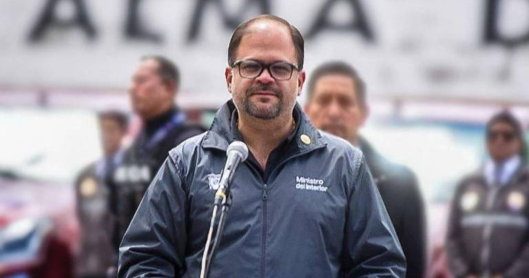 John Reimberg anuncia que el toque de queda ha resultado en la detención de 5 mil personas