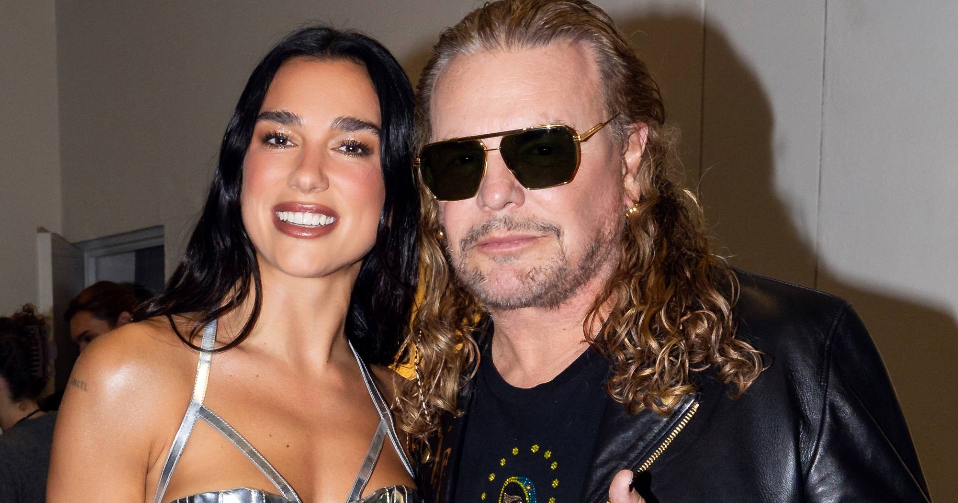 Dua Lipa lanza álbum en vivo grabado en CdMX junto a Fher de Maná