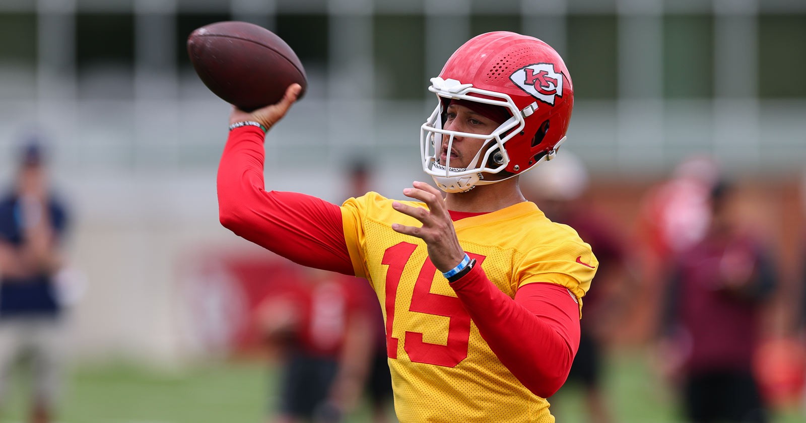 Patrick Mahomes vuelve al emparrillado en las OTA de los Chiefs