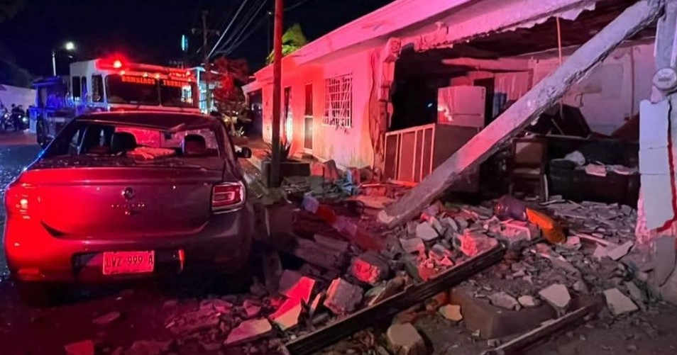 Explosión de gas en Torreón causa daños en dos domicilios y un vehículo