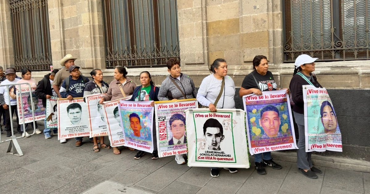 Presidenta Claudia Sheinbaum se reúne con padres de los 43 normalistas de Ayotzinapa