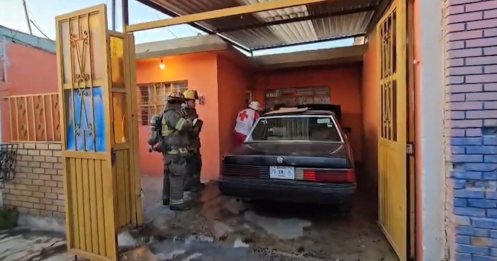 Intenta encender su vehículo y termina quemado