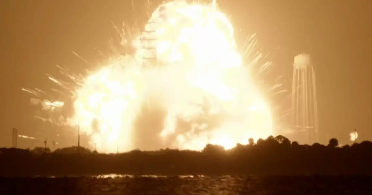 Explota cohete de Blue Origin durante prueba en Florida