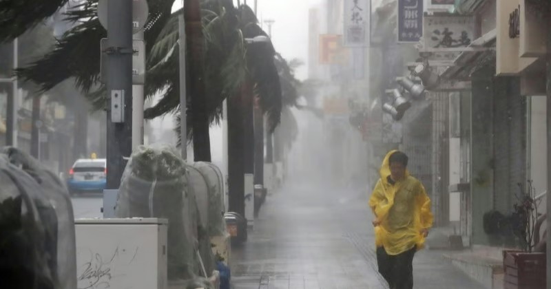 Japón emite evacuaciones y cancela casi 400 vuelos por el tifón Jangmi