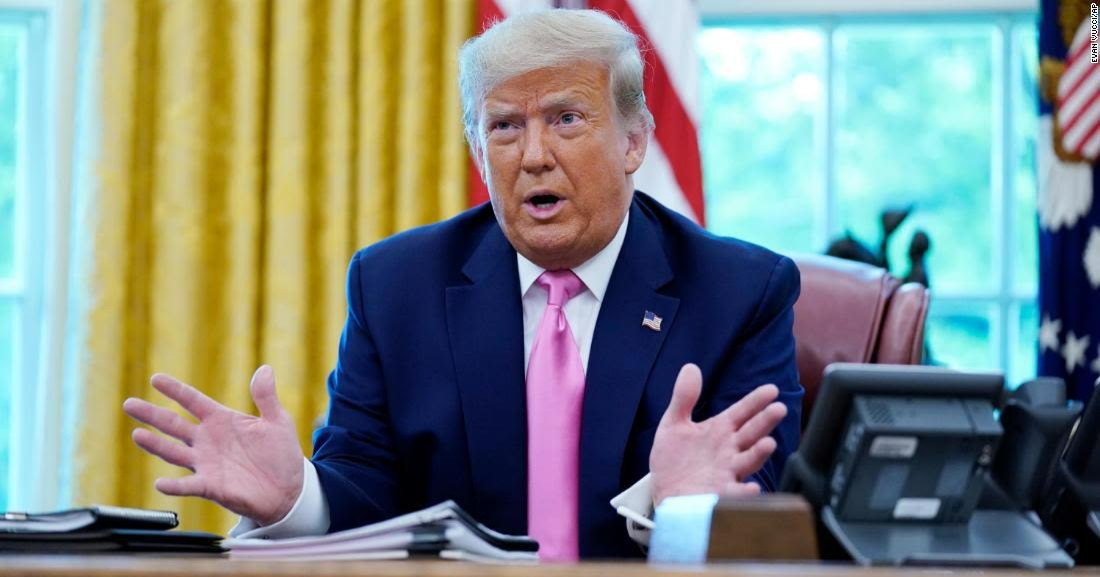 Donald Trump señala que cerrarán cuentas bancarias vinculadas a inmigrantes ilegales