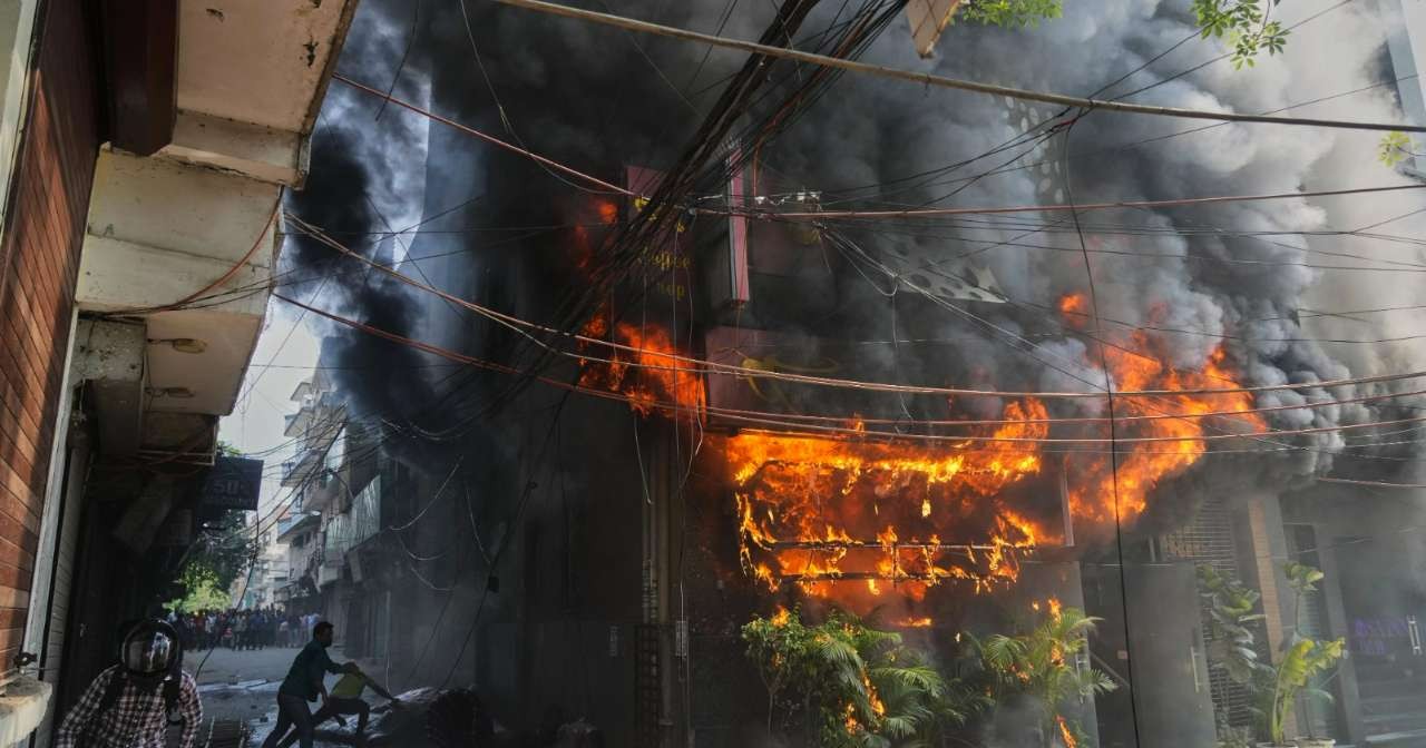 Incendio en hotel de la India deja 21 muertos