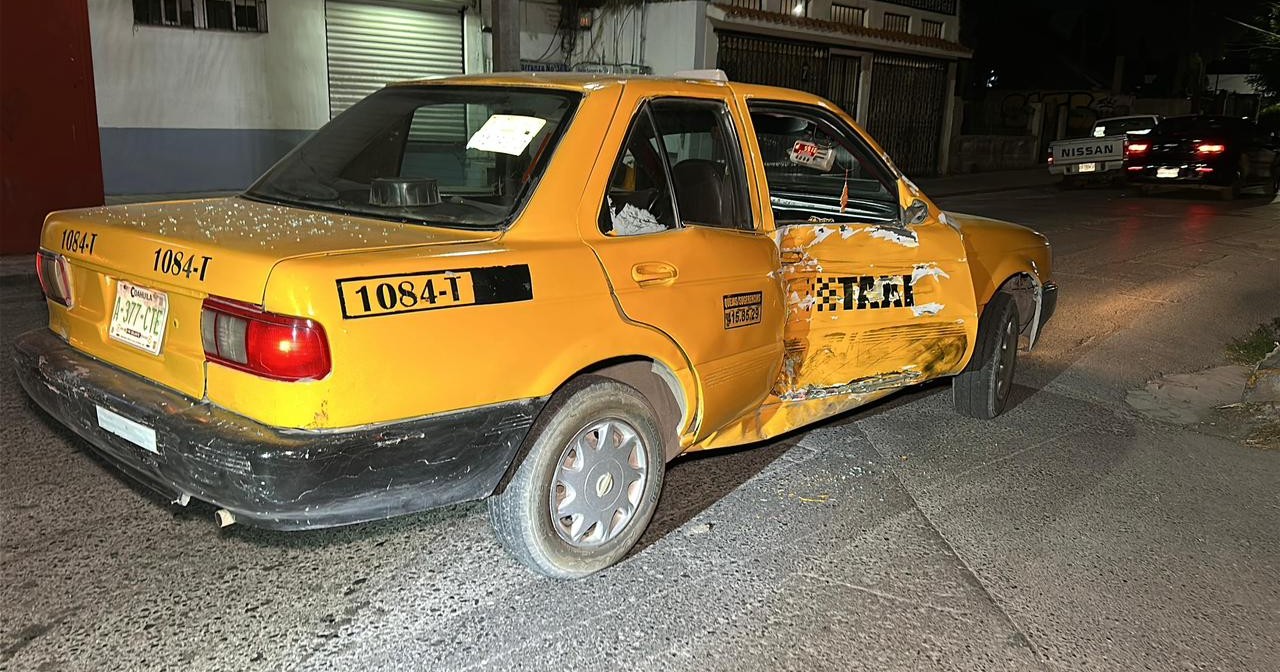 Taxista realiza maniobra prohibida y embiste a motociclista