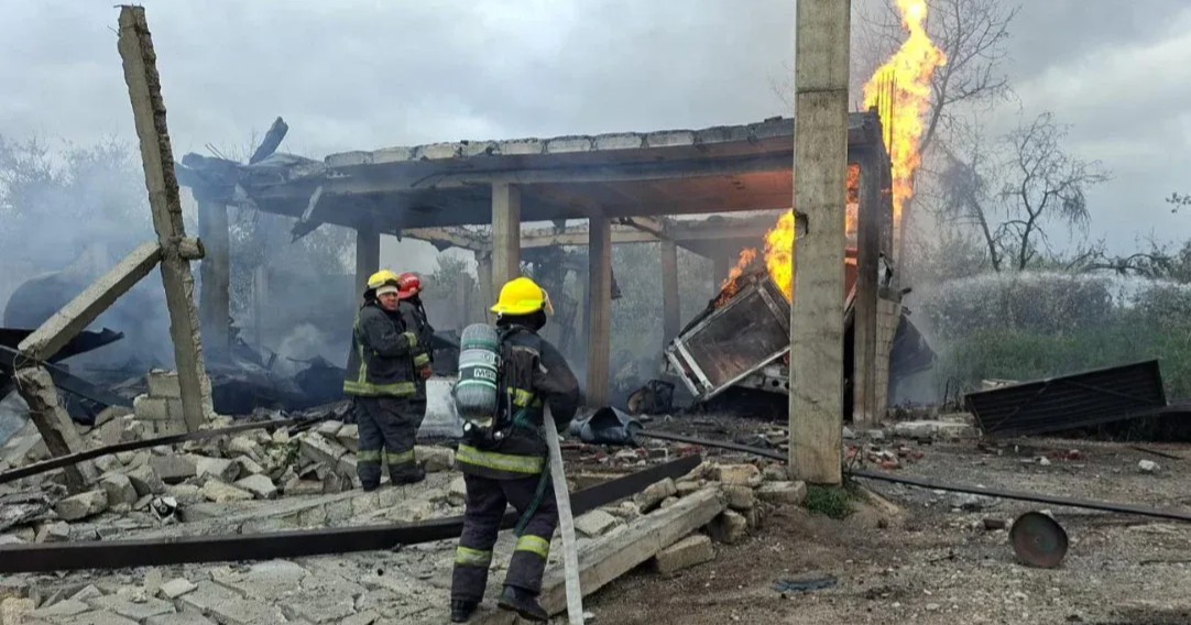 Explosión de cisternas de gas obliga a evacuar a más de 2 mil personas en Puebla