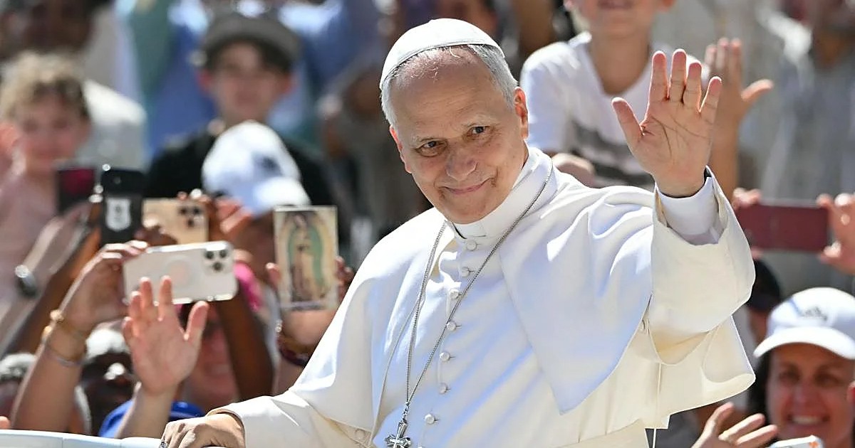 Más de un millón de fieles reciben al papa León XIV en España