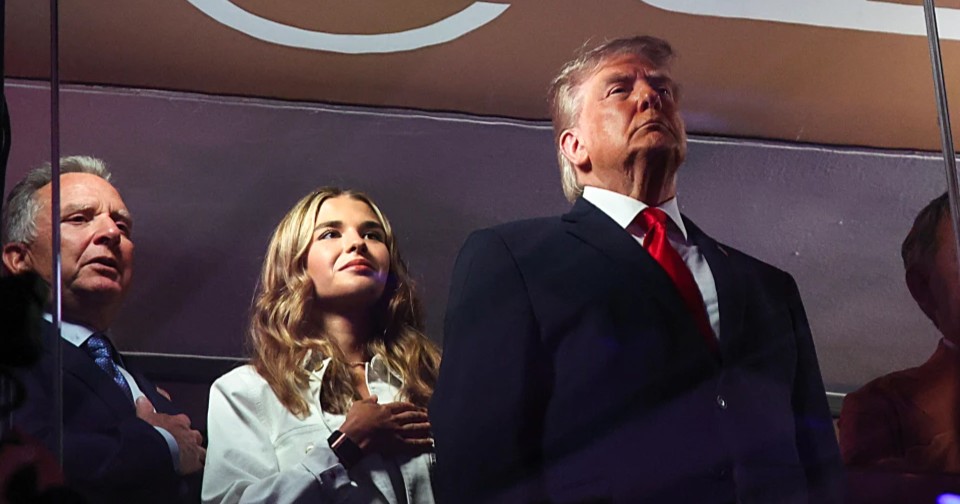 Trump hace historia al asistir a las finales de la NBA como presidente en funciones