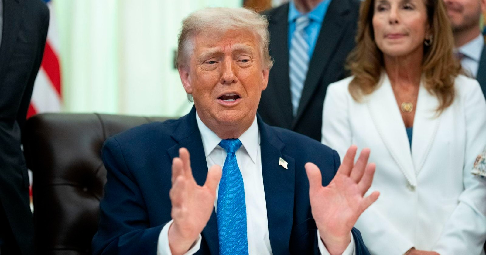 Donald Trump afirma introducción de 100 millones de barriles de crudo al mercado