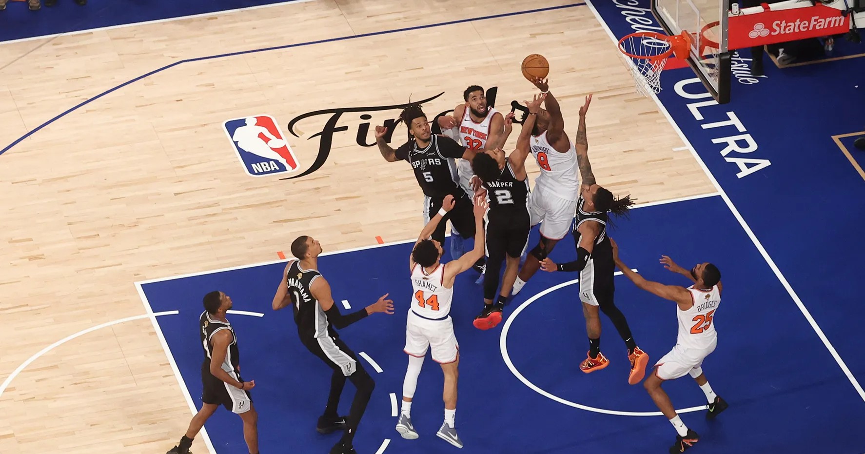 Knicks firman una remontada histórica y quedan a un triunfo del campeonato