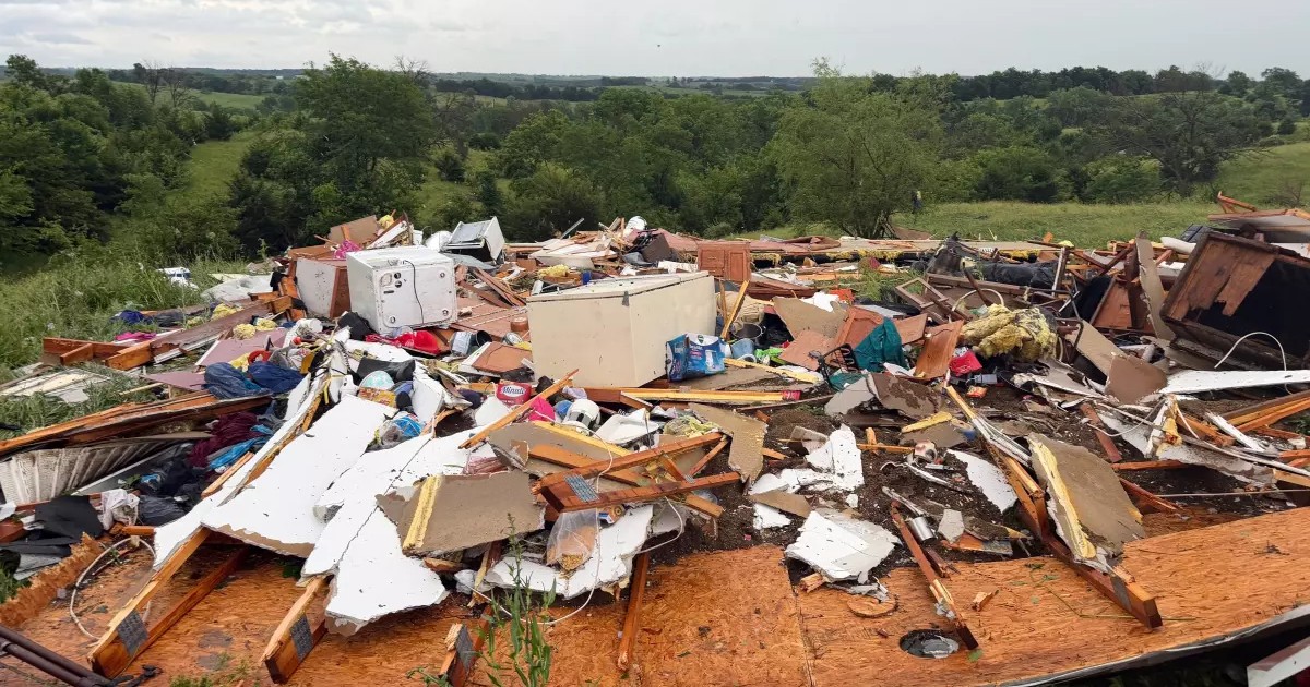 Tornados y tormentas provocan daños y apagones en Estados Unidos