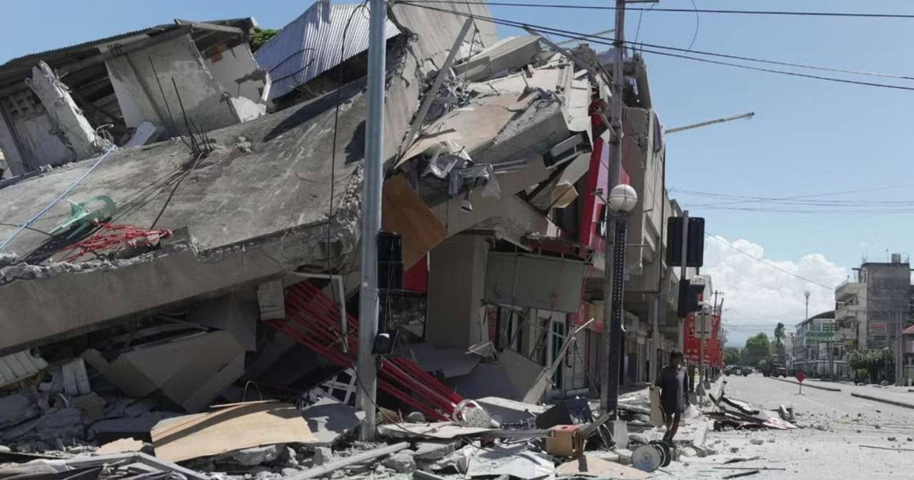 Sube a 55 la cifra de muertos por terremoto de 7.8 en Filipinas