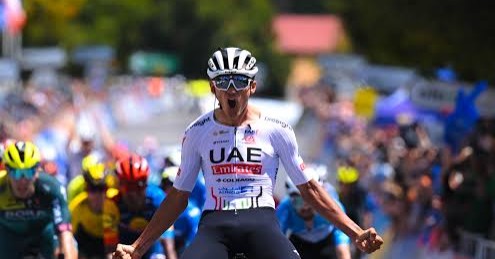 Isaac Del Toro remonta 49 segundos y conquista el Tour de Auvernia-Ródano-Alpes