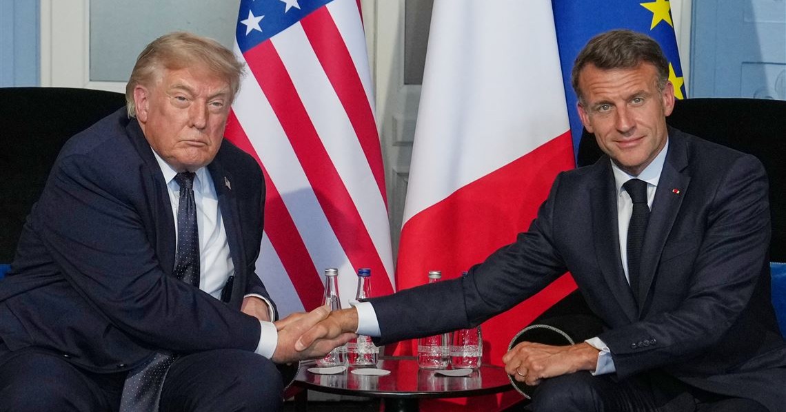 Donald Trump se reúne con Emmanuel Macron durante el G7