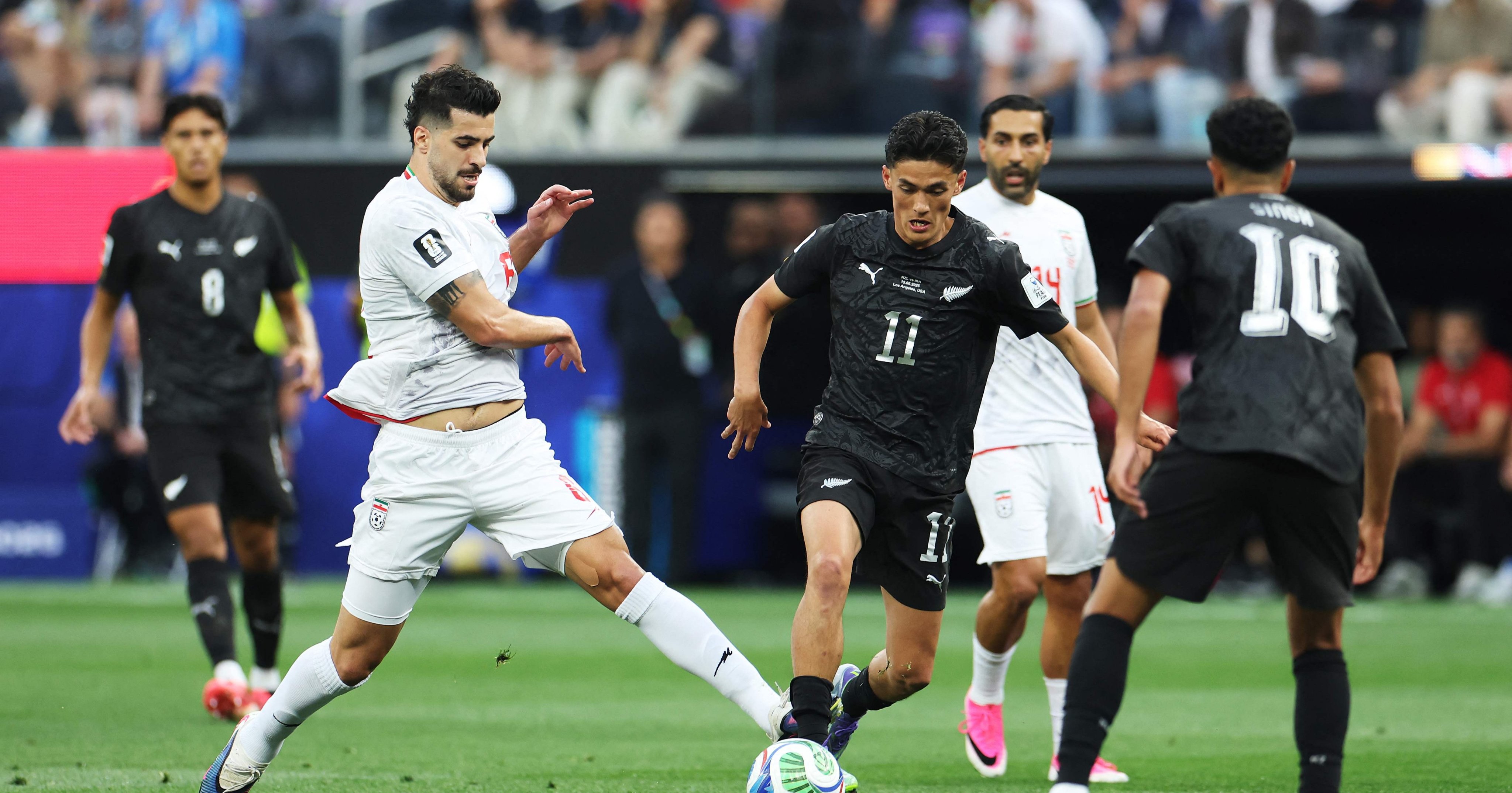 Irán y Nueva Zelanda empatan 2-2 en el juego más emocionante del día cinco