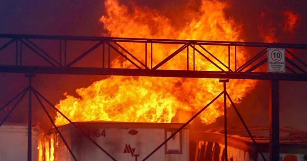Incendio en subestación de CFE en Cancún deja sin luz a 10 mil usuarios