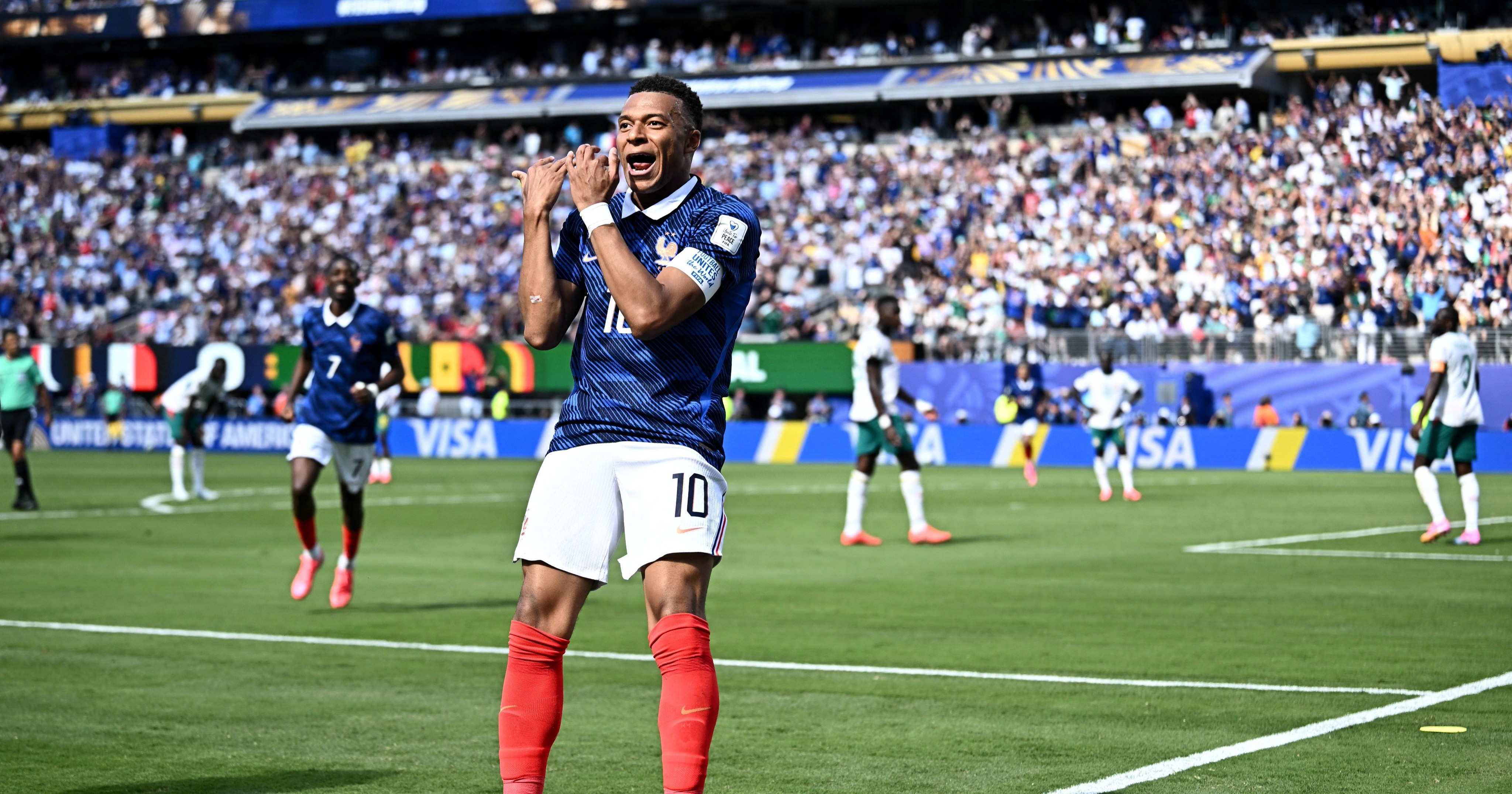 Francia sufre ante Senegal, pero Mbappé aparece y sella la primera victoria del torneo