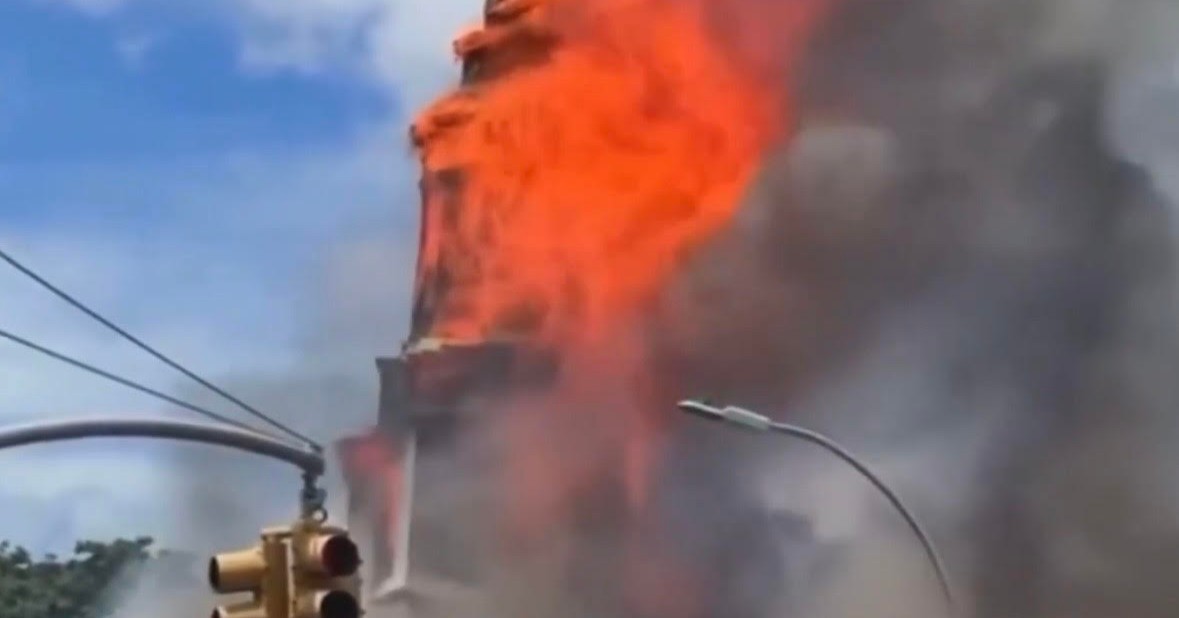 Destruye incendio histórica iglesia de Nueva York