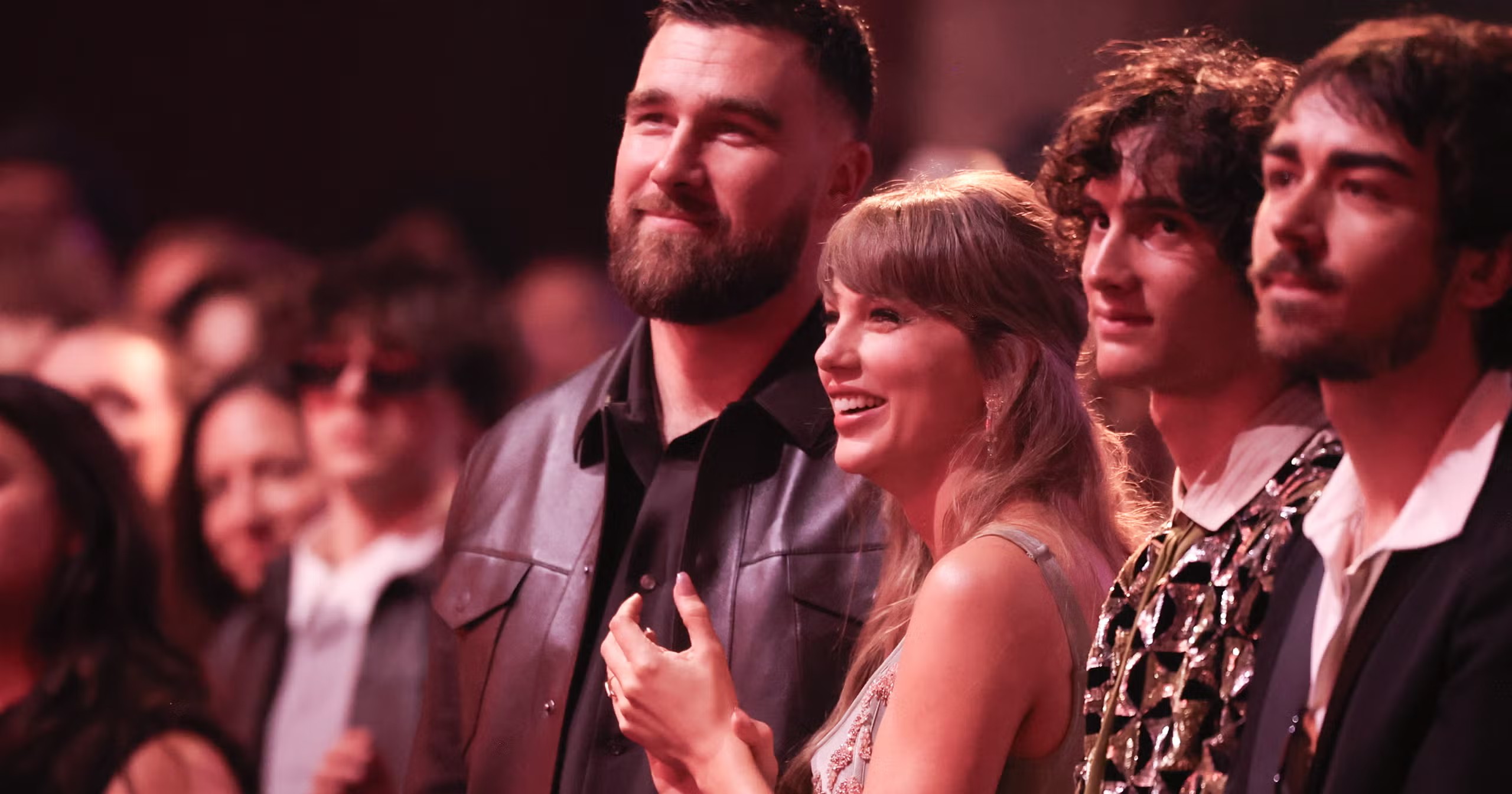 Taylor Swift desata rumores de boda con Travis Kelce