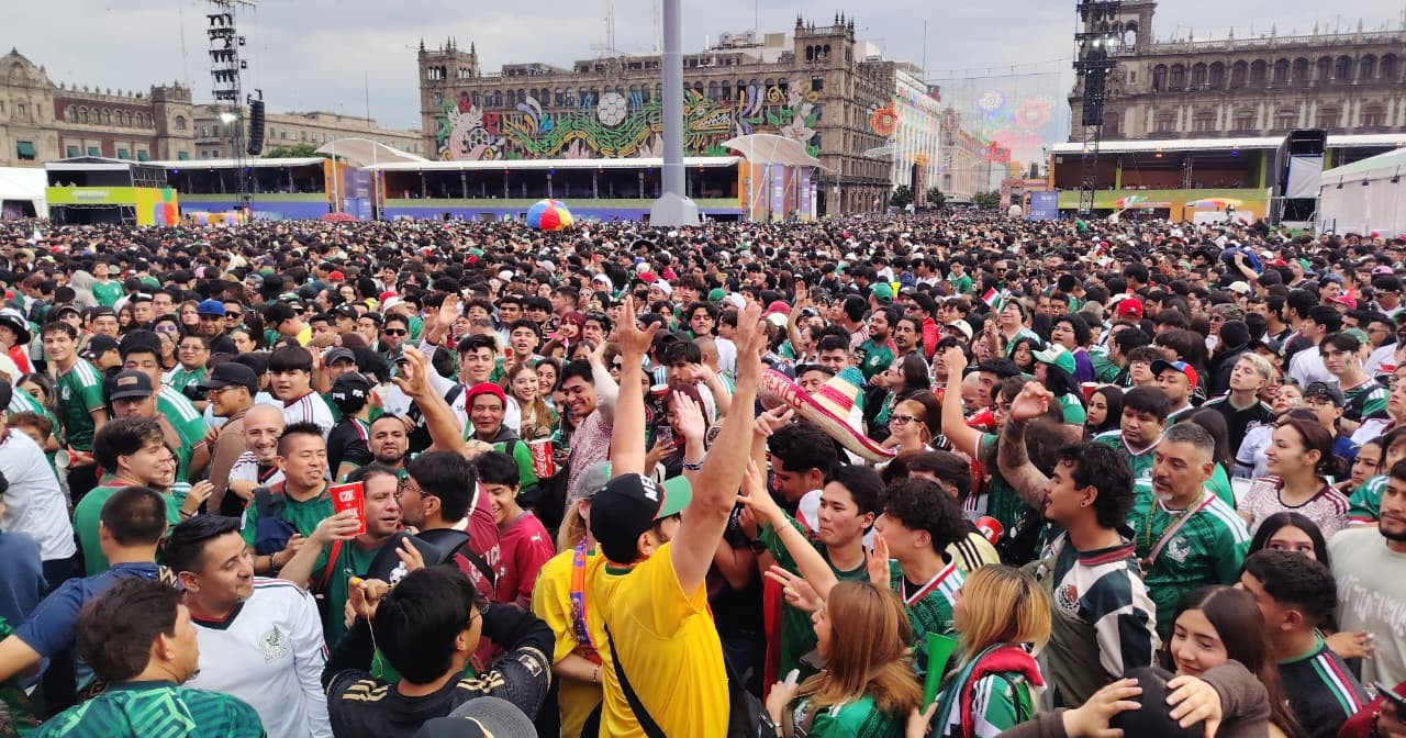 Mexicanos salen a las calles a celebrar el triunfo de la Selección