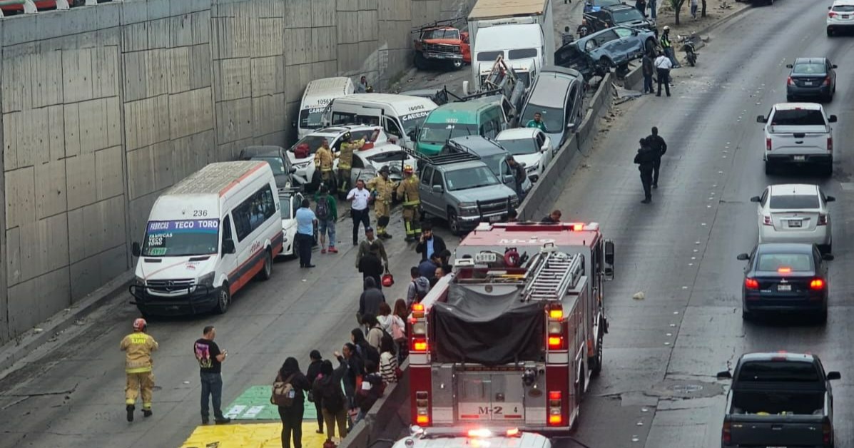 Tráiler provoca carambola con 34 vehículos en Tijuana y deja múltiples heridos