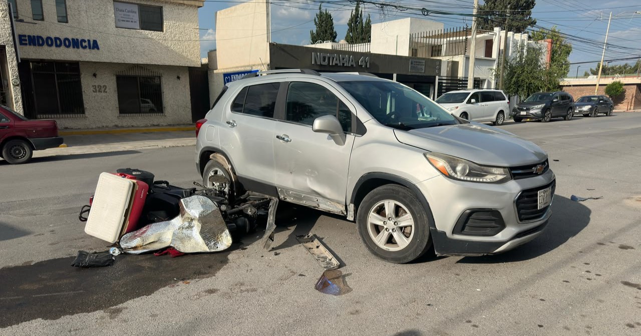 Maniobra prohibida acaba en accidente al norte de Saltillo