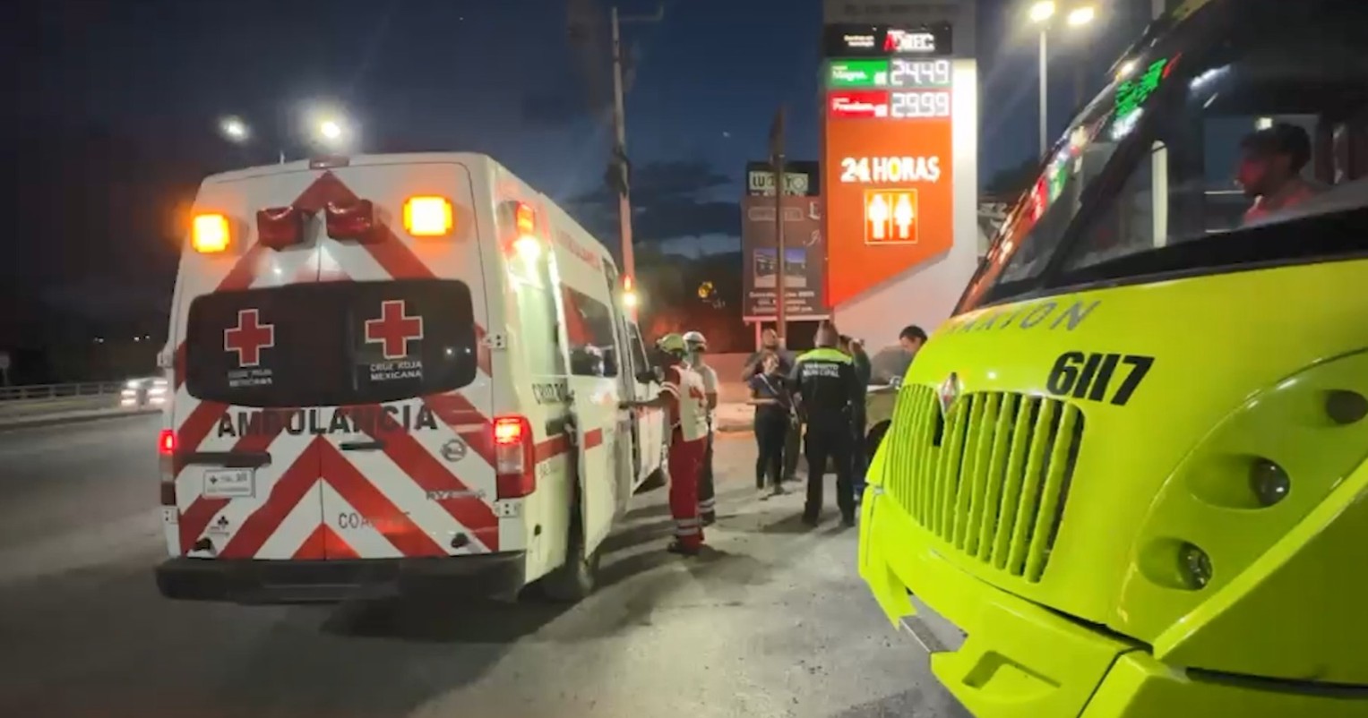 Niña resulta lesionada tras choque contra transporte de personal