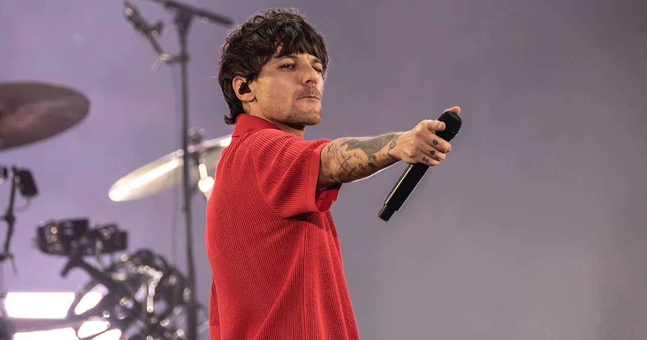 ¡Hay polémica! Louis Tomlinson transmite el México vs Inglaterra en pleno concierto
