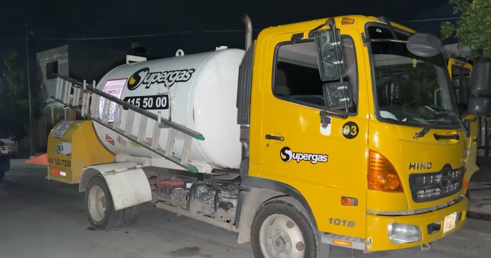 Hombre sufre quemaduras tras flamazo mientras abastecía tanque de gas