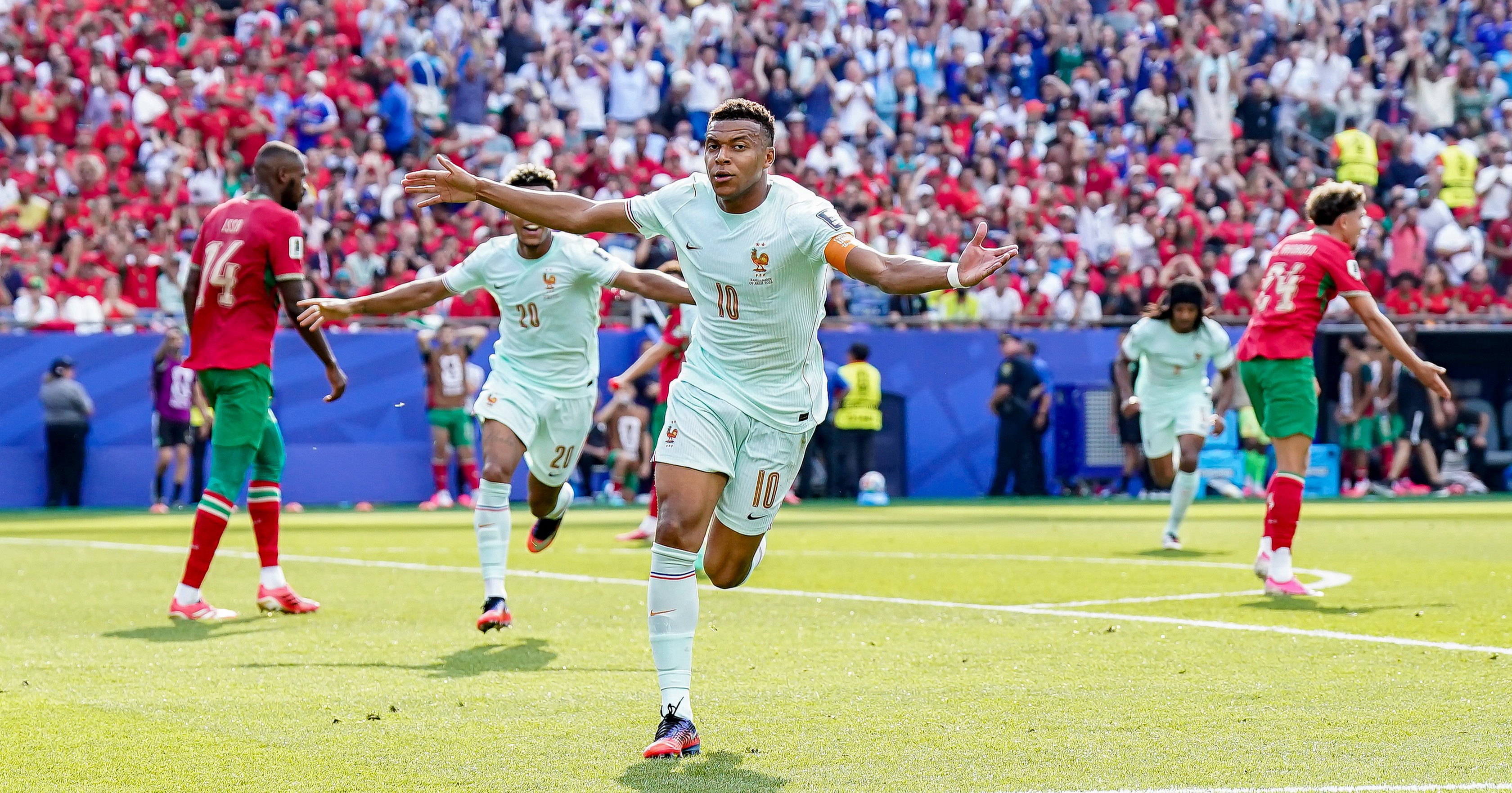 Francia se impone 2-0 con autoridad, elimina a Marruecos y avanza a Semifinales