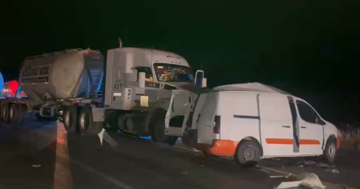 Se queda dormido y muere tras chocar contra tráiler en la carretera Zacatecas - Saltillo