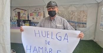 Abogado cumple 50 días de huelga frente al Congreso de Sonora