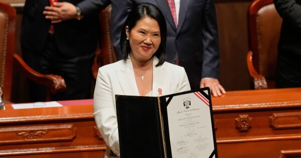 Keiko Fujimori promete unificar Perú durante su administración