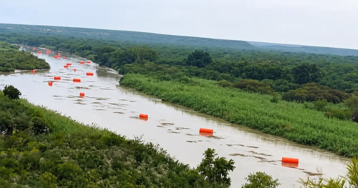 Reabren puentes internacionales tras paso de boyas arrastradas por el Río Bravo