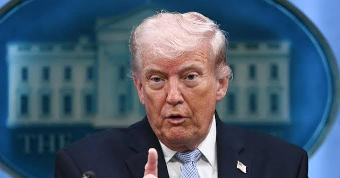 Trump amenaza con bombardear Teherán si Irán ataca buques en el estrecho de Ormuz