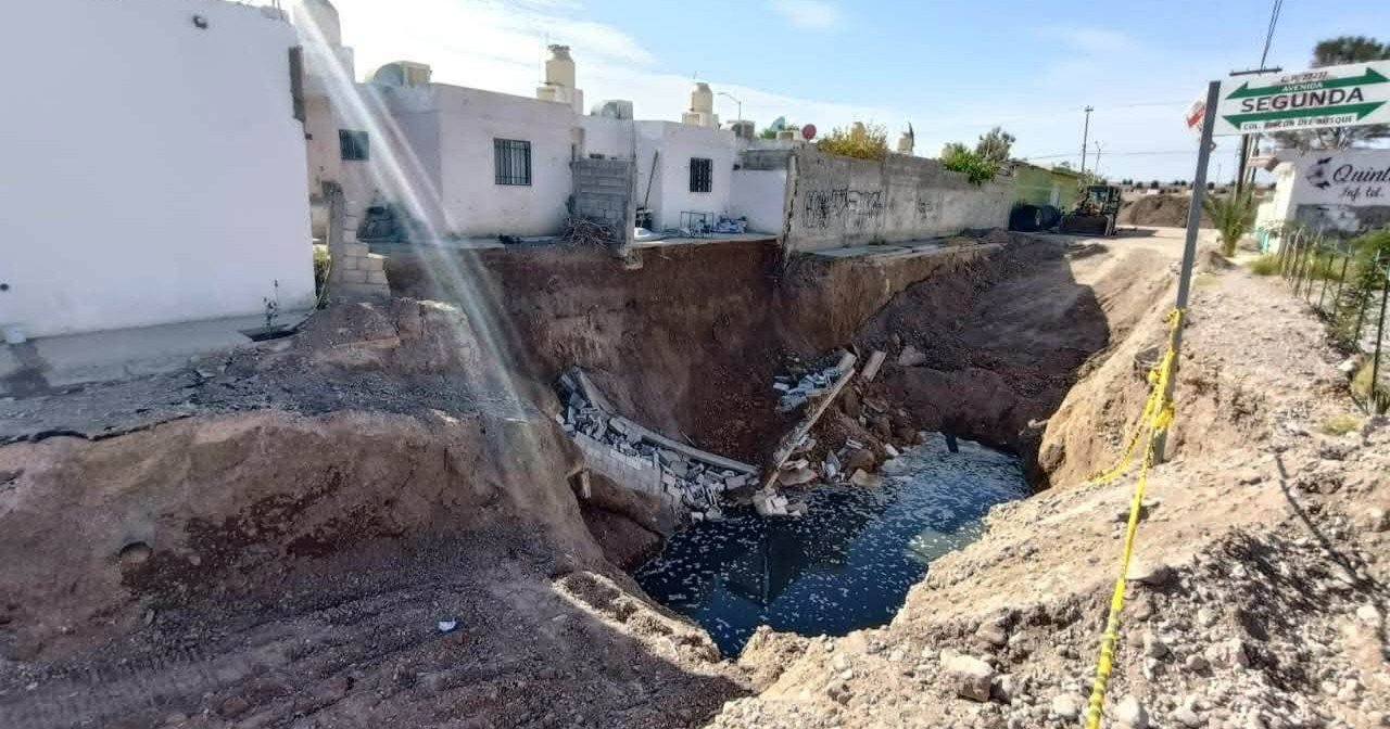 Surge socavón en el ejido Zaragoza y amenaza con colapsar diez viviendas
