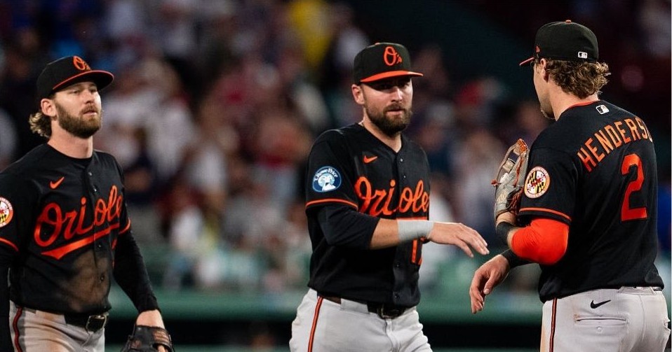 Orioles frenan la histórica racha de 15 victorias de los Red Sox en Grandes Ligas