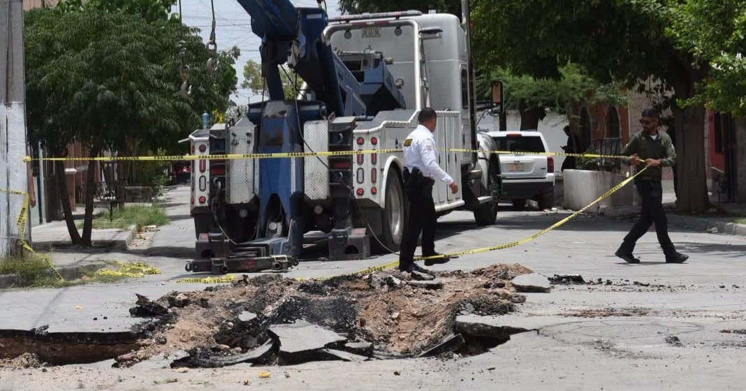 SIMAS atiende socavón en la colonia La Dalia tras colapso de tubería